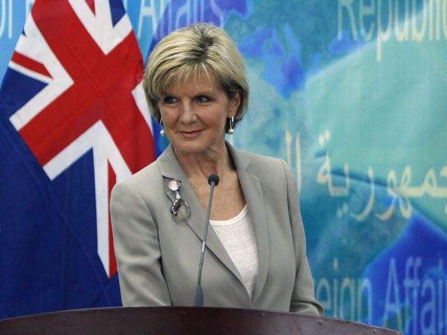 Министр иностранных дел Австралии Джулия Бишоп, известная как активный пользователей соцсетей, дала интервью BuzzFeed при помощи одних лишь смайликов. Она ответила на 14 вопросов
