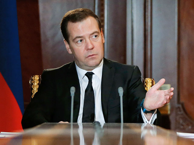 По распоряжению премьер-министра РФ Дмитрия Медведева Россия поможет сепаратистам на Донбассе газом