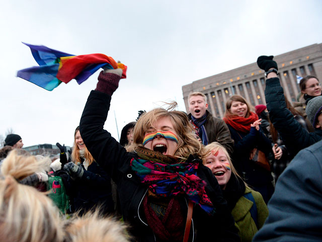 В Финляндии разрешили однополые браки, но не раньше 2017 года