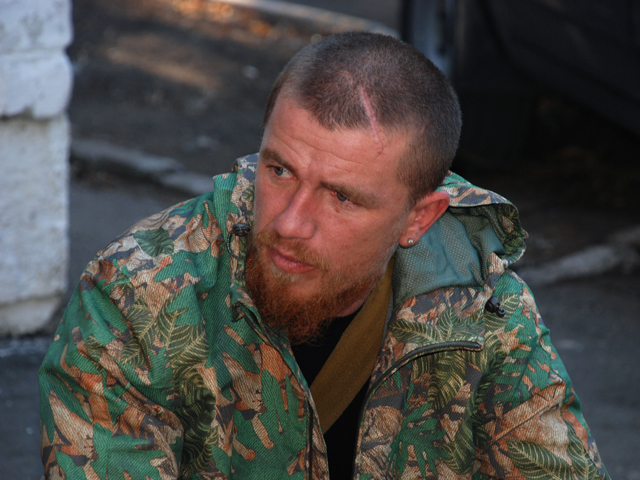 В Службе безопасности Украины утверждали, что "возможно, его собратья уже и уничтожили". По словам командира батальона "Спарта", с ним все в порядке