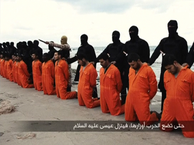 Из видеоролика следовало, что коптов обезглавили. Президент Египта Абдель Фатта аль-Сиси подтвердил факт казни египтян, объявил национальный траур, после чего Каир нанес авиаудары по позициям ИГ в Ливии