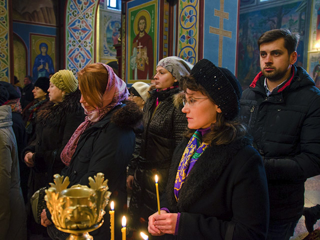 Религиозные общины Крыма, ставшего год назад частью Российской Федерации, должны согласно законодательству РФ до 1 марта нынешнего года пройти обязательную перерегистрацию