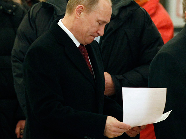 Руководители ряда работающих в России зарубежных издательских домов отправили президенту РФ Владимиру Путину письмо с просьбой отложить на год запрет для иностранцев на более чем 20-процентное владение российскими СМИ