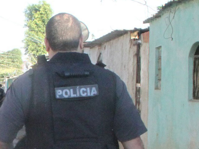Полиция бразильского города Форталеза в штате Сеара раскрыла жестокое убийство наркодилера, в которого конкуренты произвели десятки выстрелов
