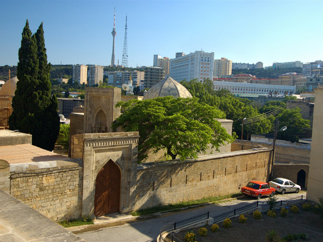 Парламент Азебайджана 24 февраля обсудил вопрос просьбы предоставления азербайджанской столице Баку звания города-героя Великой Отечественной Войны