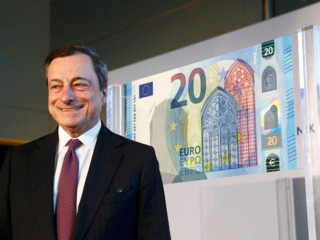 Во Франкфурте-на-Майне глава Европейского центрального банка (ЕЦБ) Марио Драги представил общественности новую купюру достоинством 20 евро