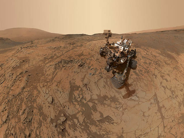 Марсоход Curiosity сделал  селфи на Красной планете в окрестностях горы Шарп