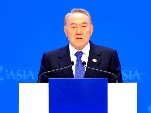Президент Казахстана Нурсултан Назарбаев подписал указ о назначении досрочных выборов президента на 26 апреля 2015 года