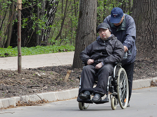 Законопроект, напомним, предполагал обеспечивать инвалидов колясками для перемещения по улицам один раз в шесть лет, а не в четыре, как сейчас