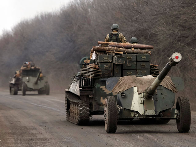 Украина начинает отвод тяжелых вооружений от линии разграничения на Донбассе