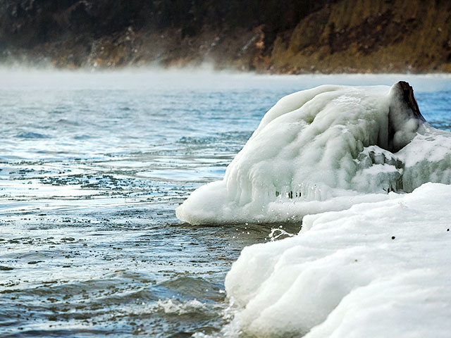 Уровень воды в озере Байкал за минувшие сутки снизился еще на сантиметр и теперь находится ниже минимальной допустимой отметки на два сантиметра