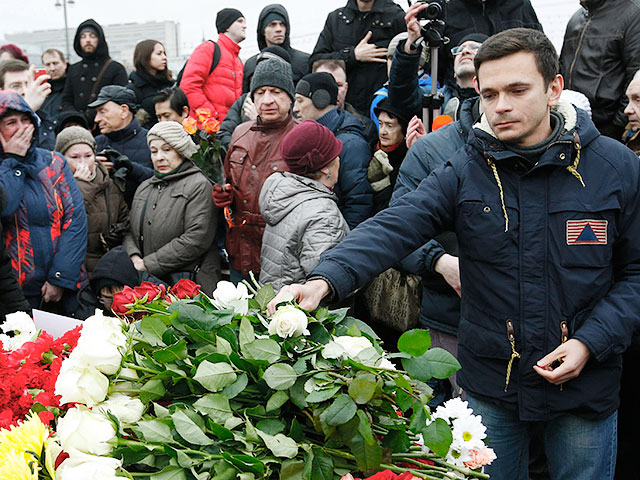 Московские власти разрешили шествие памяти убитого Бориса Немцова в центре Москвы, как и надеялись отменившие марш "Весна" оппозиционеры, которые пришли в мэрию в субботу на переговоры