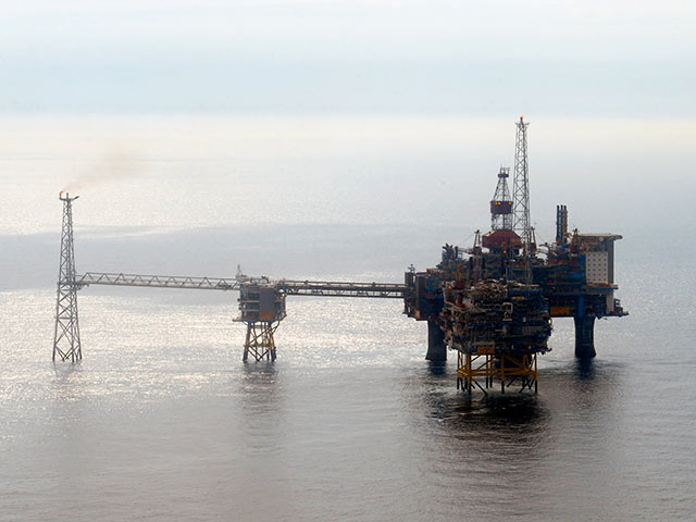 Власти Великобритании заблокировали сделку по покупке 12 нефтегазовых месторождений в Северном море российскими магнатами Михаилом Фридманом и Германом Ханом - основателями "Альфа-групп" и компании LetterOne