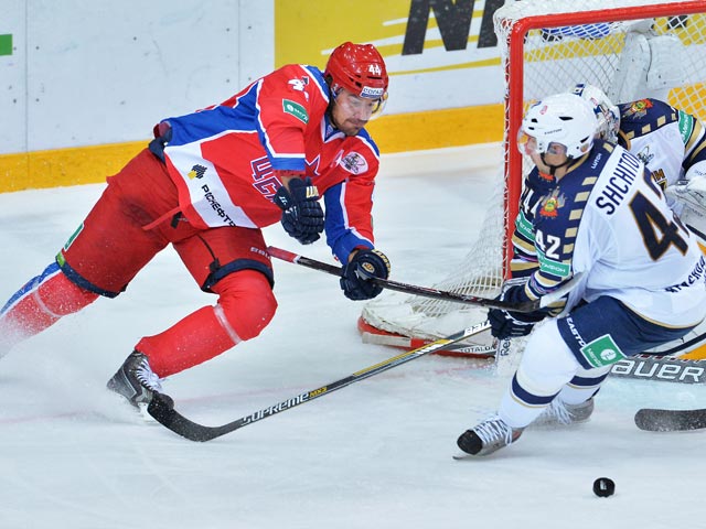 Хоккеисты ЦСКА со счетом 3:1 нанесли второе поражение ХК "Сочи" и упрочили преимущество в серии первого раунда плей-офф Кубка Гагарина