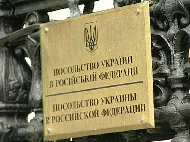 Украина отозвала из Москвы своего посла, в столице РФ остаются работать только консулы
