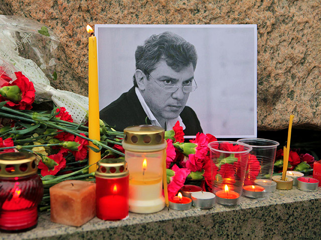 Первые лица государства не появятся на похоронах Бориса Немцова, который был убит поздно вечером в пятницу, 27 февраля, и память которого накануне почтили в Москве необычайно масштабным траурным шествием