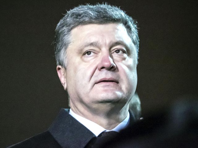 Днем 3 марта, пока в Москве проходило прощание с Борисом Немцовым, президент Украины наградил убитого политика орденом Свободы, сообщает пресс-служба Петра Порошенко