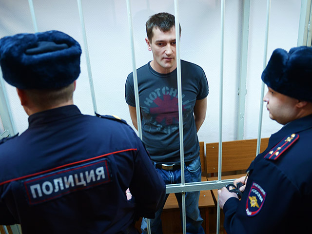 Мосгорсуд считает, что амнистия не может быть применена к Олегу и Алексею Навальным, которым в декабре прошлого года вынесли приговор по делу о хищении средств у компании Yves Rocher, так как они не погасили ущерб
