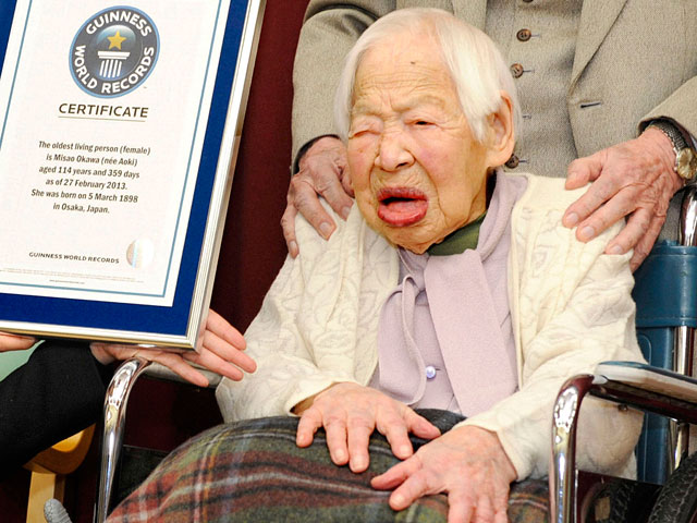 Старейший человек планеты японка Мисао Окава, живущая в доме престарелых в районе Хигасисумиеси-ку города Осака, отпраздновала свой день рождения на день раньше, хотя 117 лет ей исполнится только 5 марта