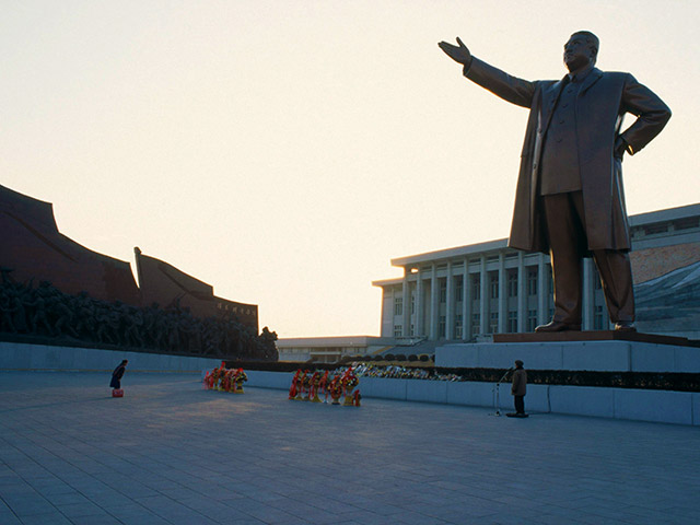 Малоизвестным, но основополагающим элементом в социальной структуре Северной Кореи является так называемый сонбун. Он определяет будущее человека: его место проживания, образование, принадлежность к профессии, уровень доходов и в целом репутацию в обществ