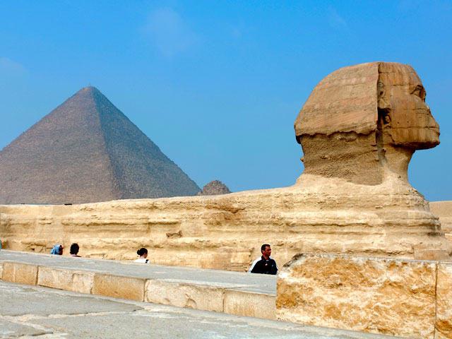Египет обвинил русских туристов в съемках порно возле пирамид, приняв за него откровенные селфи