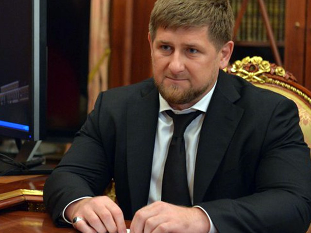 Глава Чечни поручил секретарю Совбеза республики Вахиту Усмаеву провести расследование обстоятельств увольнения Заура Дадаева из армии, а также изучить его поведение перед уходом с военной службы.