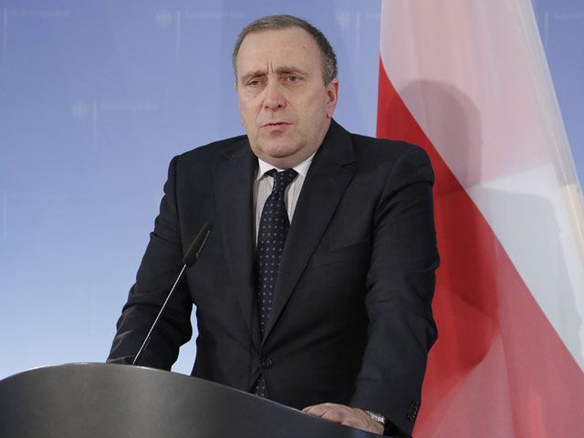 Во вторник, 10 марта, министр иностранных дел Польши Гжегож Схетына раскритиковал Швейцарию за экспорт в Россию высокотехнологичной маскировочной сетки