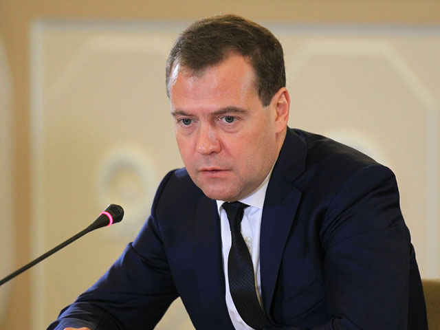 Медведев вмешается в спор торговых сетей и производителей, винящих друг друга в росте цен на продукты