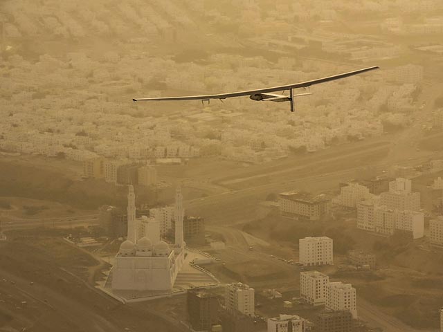 Уникальный швейцарский самолет на солнечных батареях Solar Impulse 2 установил рекорд дальности беспосадочного полета для летательных аппаратов такого типа