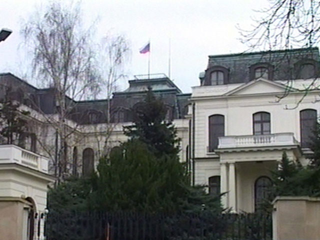 СМИ сообщили о разоблачении в Чехии трех российских дипломатов, подозреваемых в шпионаже