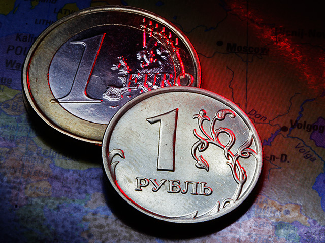 Рубль укрепился к евро до максимума за 2,5 месяца. Одним из факторов, поддержавших курс российской валюты, эксперты называют растущие цены на нефть: стоимость барреля Brent поднялась 12 марта более чем на 1% и превысила 58 долларов