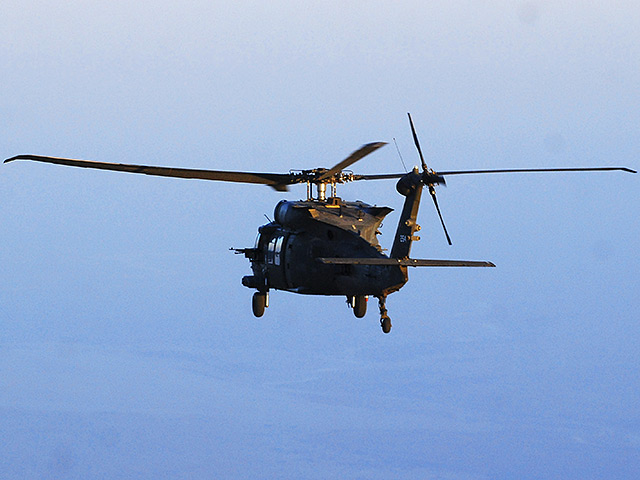 Поисковые группы обнаружили обломки военного вертолета Black Hawk, который потерпел крушение в штате Флорида у побережья Мексиканского залива