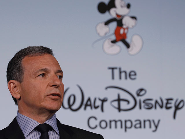 Президент и CEO The Walt Disney Роберт Айгер сообщил на собрании акционеров, что идет работа над восьмым эпизодом "Звездных войн", и объявил дату выхода - 26 мая 2017 года.