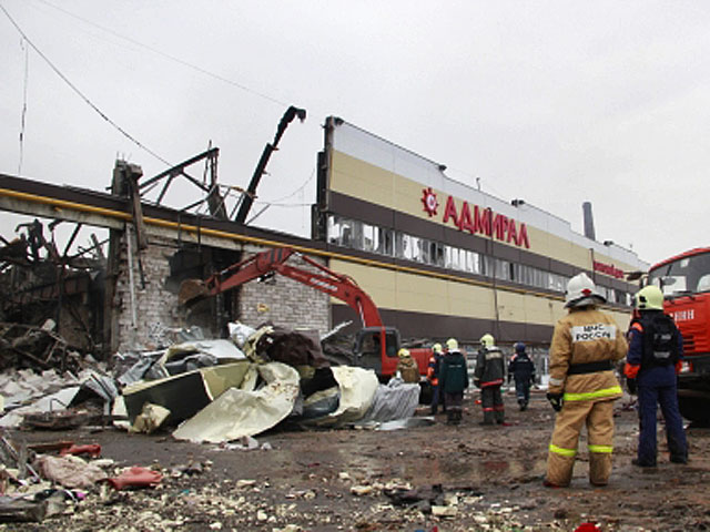 Растет число жертв пожара в казанском ТЦ: найдены еще четыре тела