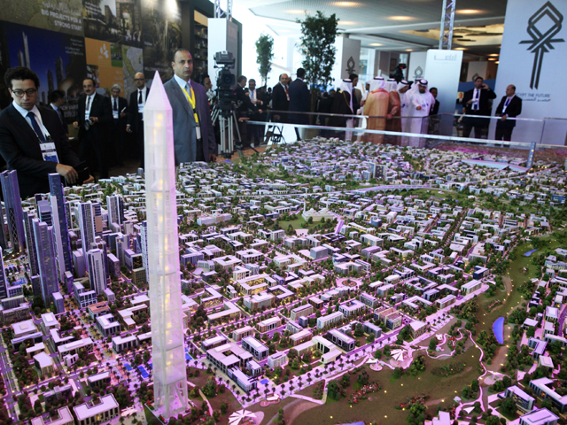 Ожидается, что в новой столице будет 1,1 миллиона единиц жилья и примерно 1,75 миллиона рабочих мест. С ее помощью власти разгрузят перенаселенный Каир, в котором сейчас проживают 20 миллионов человек