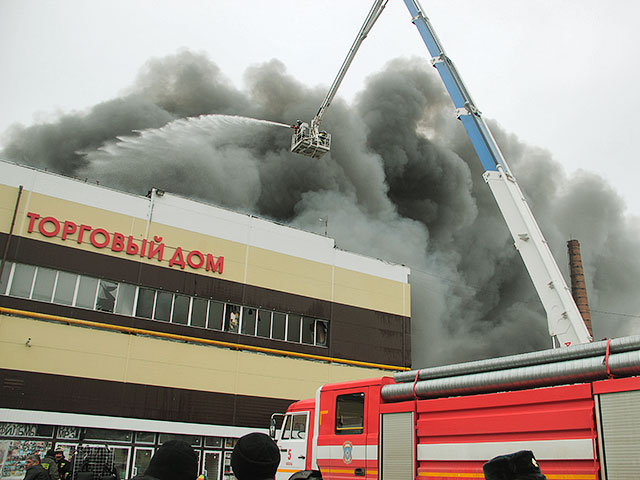 В МЧС объявили, что число жертв пожара в казанском ТЦ "Адмирал" могло быть меньше: многие имели хорошие шансы спастись, но много раз возвращались в горящее здание за товарами