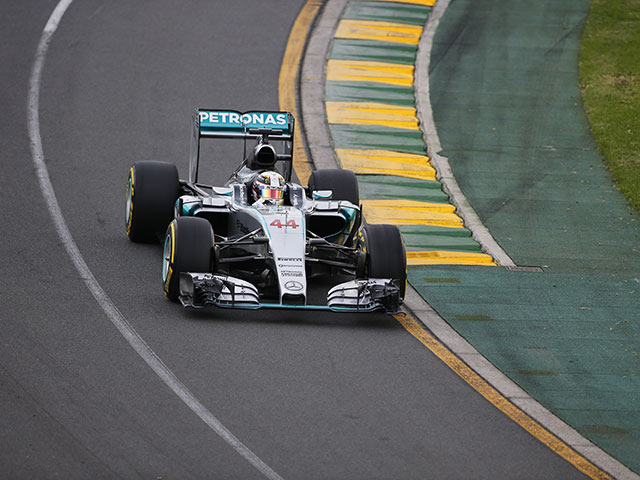 Британский пилот команды "Мерседес" Льюис Хэмилтон стал победителем первого этапа нового сезона чемпионата "Формулы-1" - Гран-при Австралии