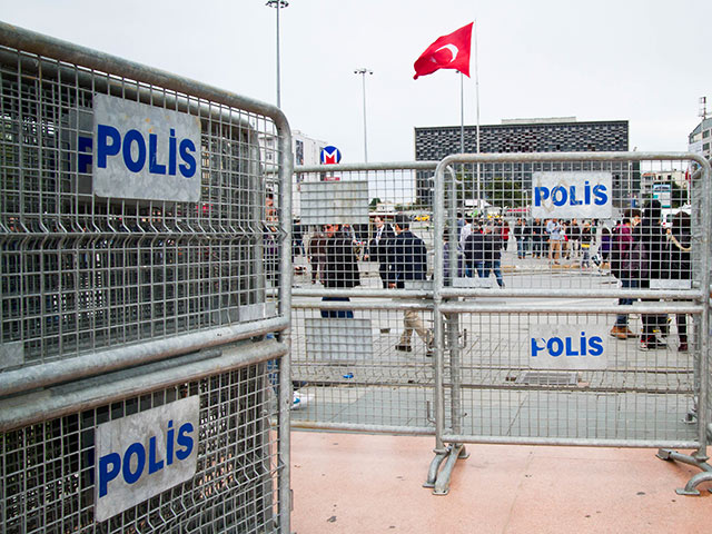 В Турции задержали трех юных британцев, ехавших на подмогу "Исламскому государству"