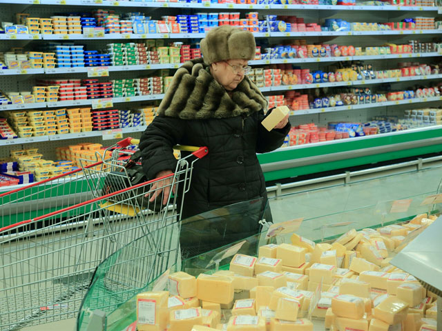 "Левада-центр": 55% россиян не верят, что власти справятся с ростом цен и падением доходов 