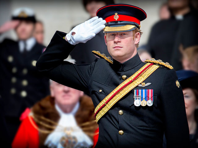 Принц Гарри увольняется из армии после 10 лет службы. Перед возвращением в Лондон ему предстоит пройти интенсивную четырехнедельную командировку в Австралию