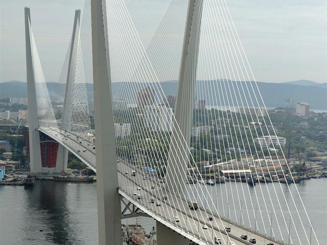 Мост через бухту Золотой Рог (Золотой мост) во Владивостоке