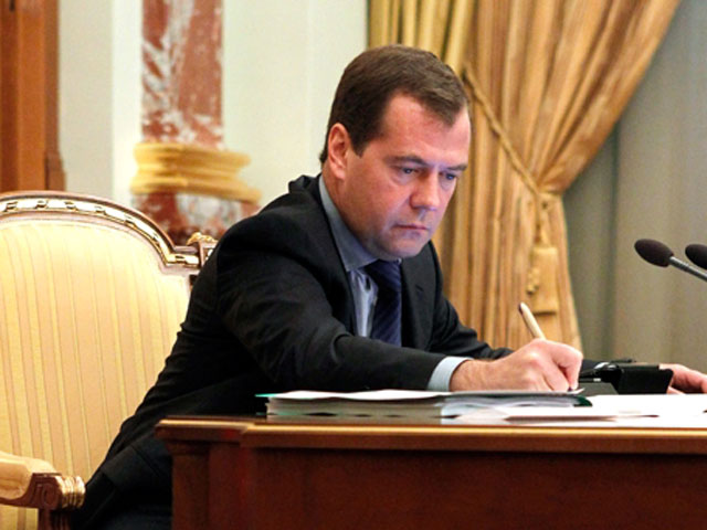 Премьер Дмитрий Медведев во исполнение указа президента Владимира Путина утвердил положение "О государственной комиссии по вопросам развития Арктики", которая займется координацией деятельности всех федеральных и региональных органов власти, причастных к 