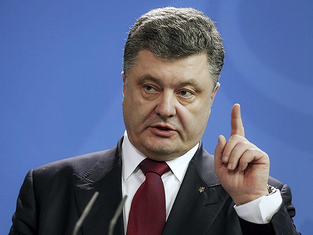 Президент Украины Петр Порошенко предупредил, что, размещая на полуострове ракеты, Россия подогревает масштабный конфликт в Черноморском регионе