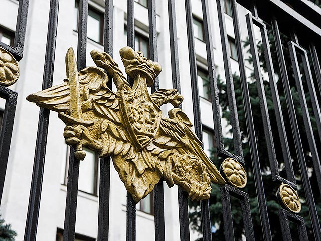 Вопрос о выплатах семьям погибших в 2014 году военных, которым Министерство обороны РФ обещало присвоить статус "погиб при исполнении служебных обязанностей", будет обсуждаться в мае
