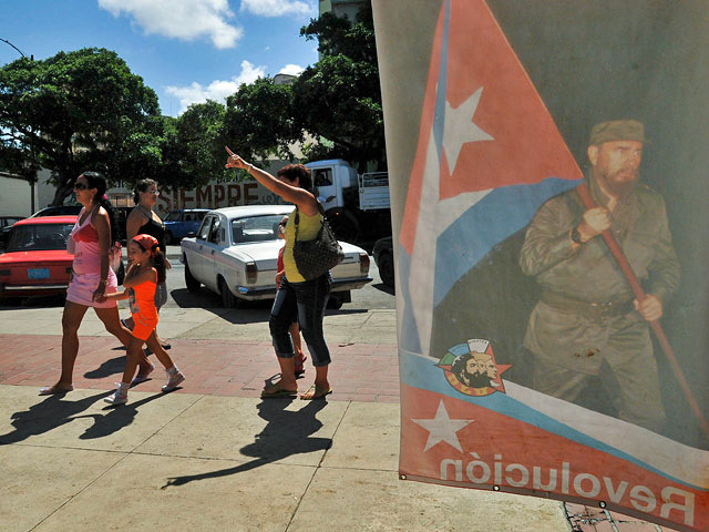 Туристы со всего мира стремятся побывать на Кубе "до прихода американцев"