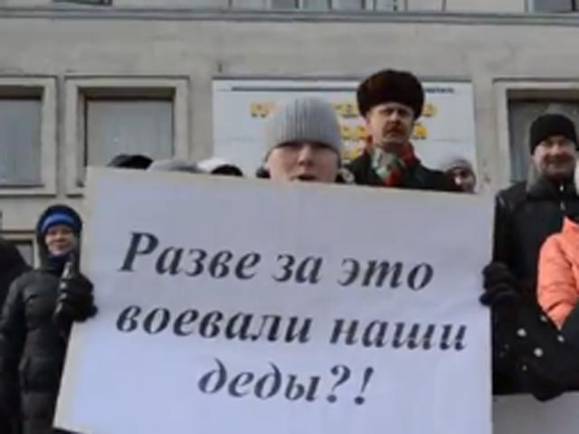Рабочие Вологодского машиностроительного завода, которые могут остаться без работы, провели митинг в центре города и пообщались с представителями областной администрации