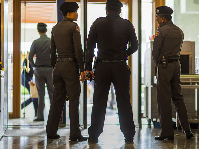 Сотрудники полиции Таиланда из Бюро по борьбе с незаконным оборотом наркотиков (NSB) задержали семерых иностранцев, подозреваемых в распространении метамфетамина