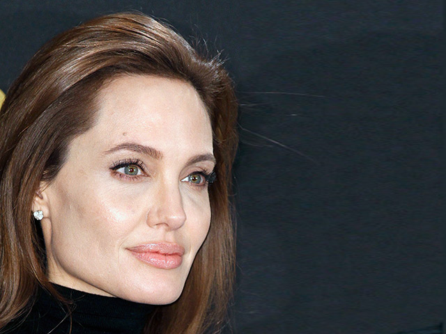 Анджелина Джоли сообщила, что перенесла операцию по удалению яичников и маточных труб в связи с высоким риском развития рака яичников