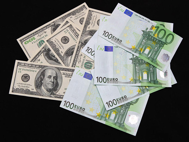 На 26 марта Центробанк зафиксировал курс доллара на отметке в 57,39 рубля, а евро - 62,76 рубля