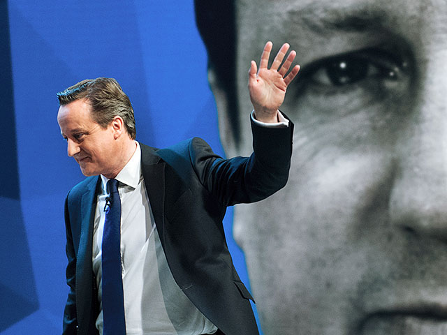 В Великобритании вечером в четверг стартовала предвыборная кампания: первым телевизионным мероприятием стали "заочные дебаты" лидеров двух партий - премьера Дэвида Кэмерона и его оппонента лейбориста Эда Милибэнда